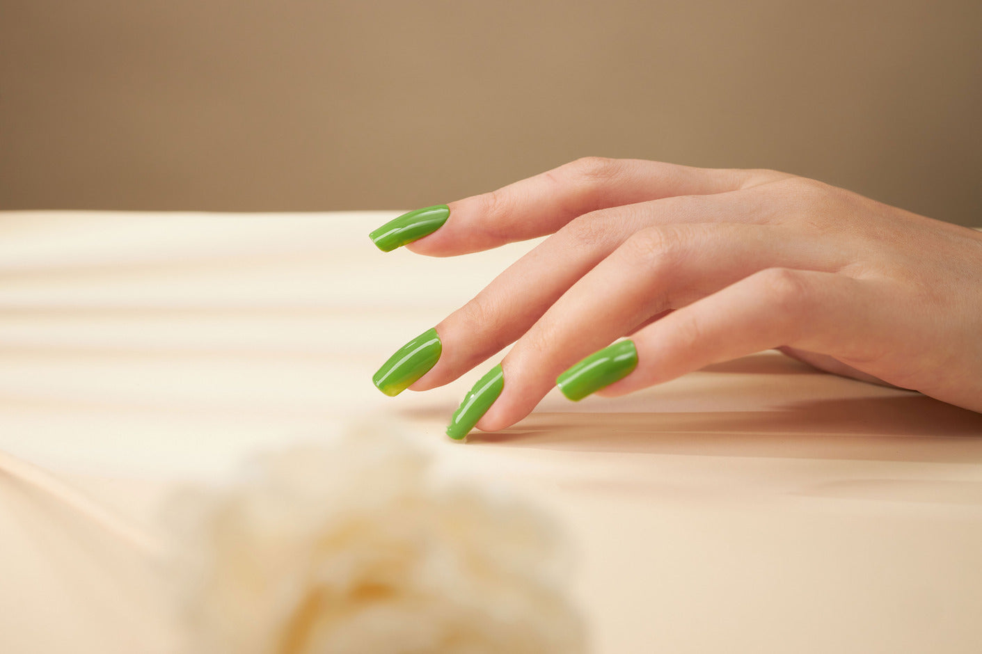 YollyNail 瓶装彩色凝胶 82
