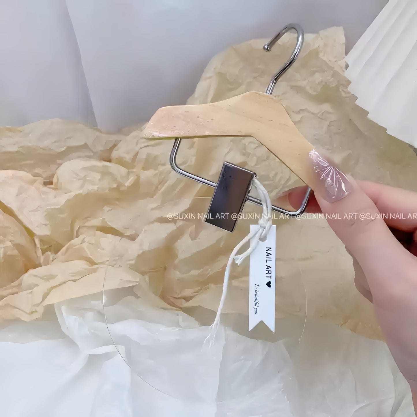 Présentoir circulaire en acrylique transparent pour nail art avec support de suspension