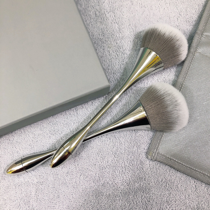 Long Handle Nail Dust Brush - Metallic Silver