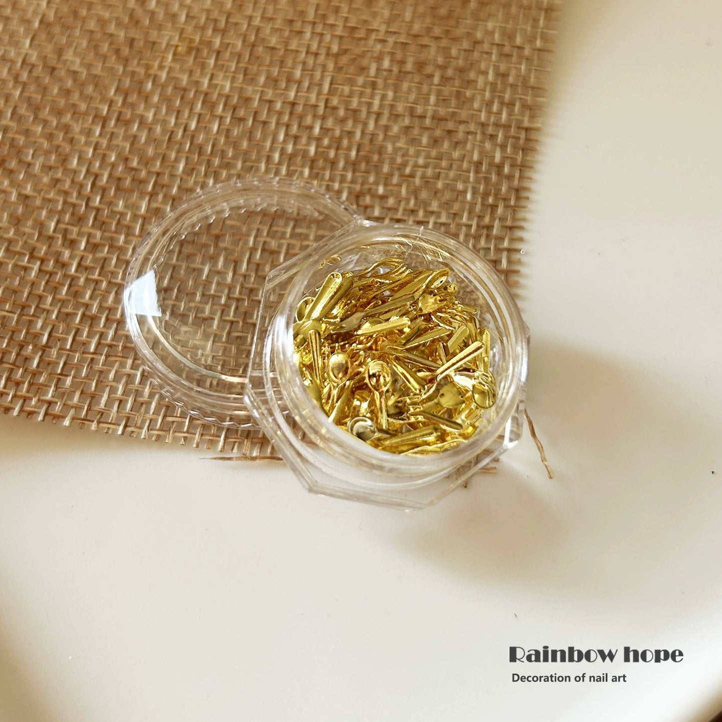 Décorations Nail Art avec de minuscules couverts