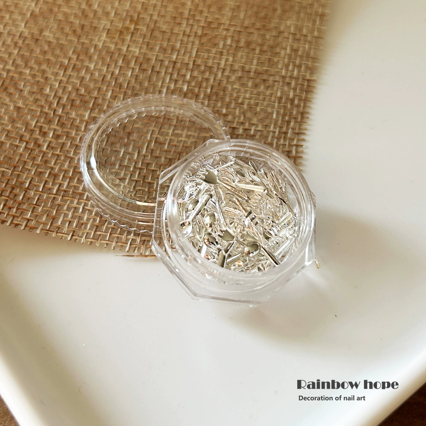 Décorations Nail Art avec de minuscules couverts