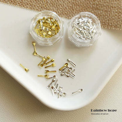Décorations Nail Art avec de minuscules couverts